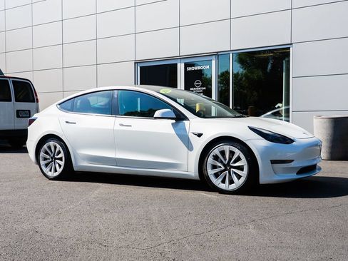 Used 2022 Tesla Model 3 Long Range AWD/4WD image 24