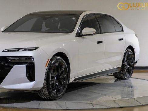 Used 2024 BMW 740i w/ Premium Package 2 image 10