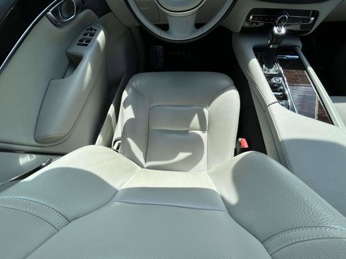 Used 2018 Volvo XC90 T6 Momentum w/ Convenience Package image 15