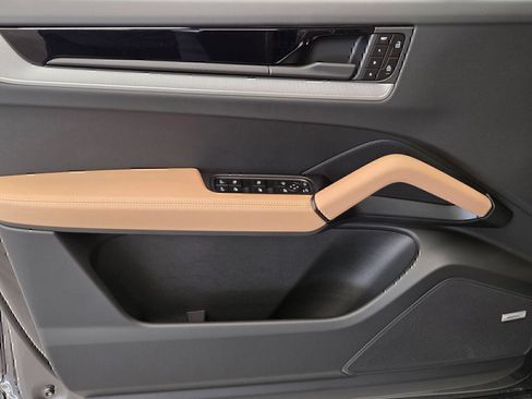 Certified 2026 Porsche Cayenne Coupe AWD/4WD image 13