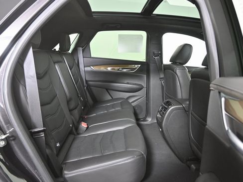 Used 2018 Cadillac XT5 Platinum w/ Driver Assist Package image 15