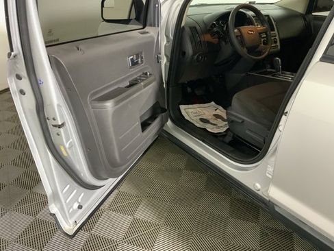 Used 2010 Ford Edge SE image 16
