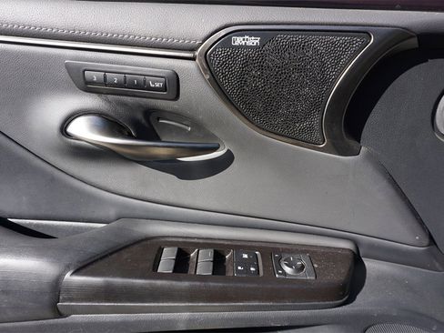 Used 2019 Lexus ES 350 Ultra Luxury image 3