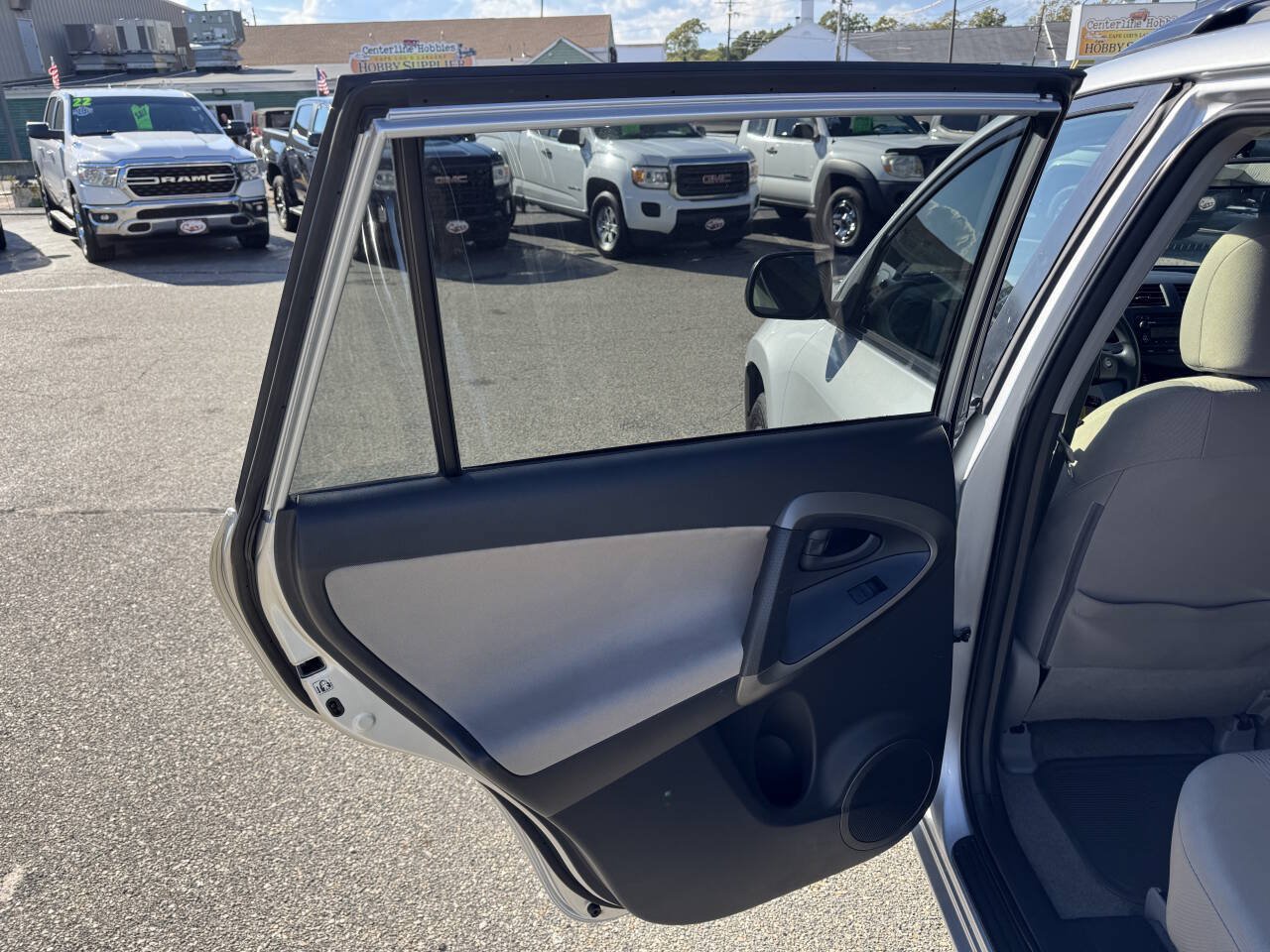 Used 2012 Toyota RAV4 FWD w/ Value Pkg image 27