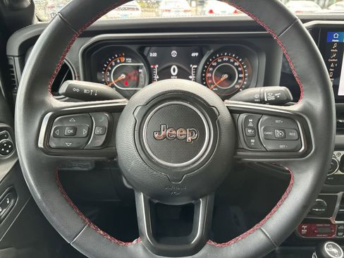Used 2024 Jeep Gladiator Rubicon w/ Technology Group image 7