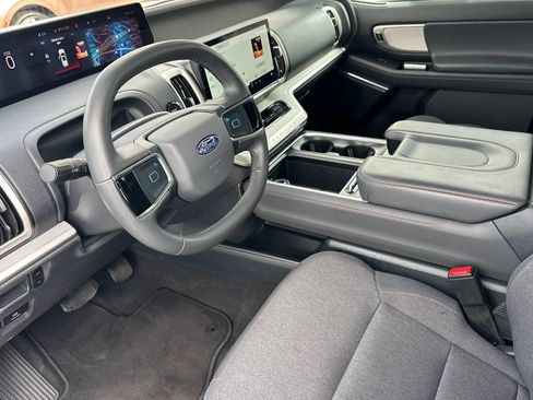 Certified 2025 Ford Expedition Active RWD image 9