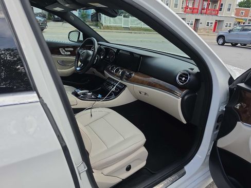Used 2017 Mercedes-Benz E 400 4MATIC Wagon image 15