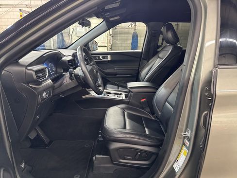 Used 2020 Ford Explorer XLT w/ Equipment Group 202A image 10