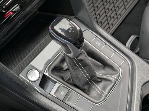 Certified 2024 Volkswagen Tiguan SE image 16