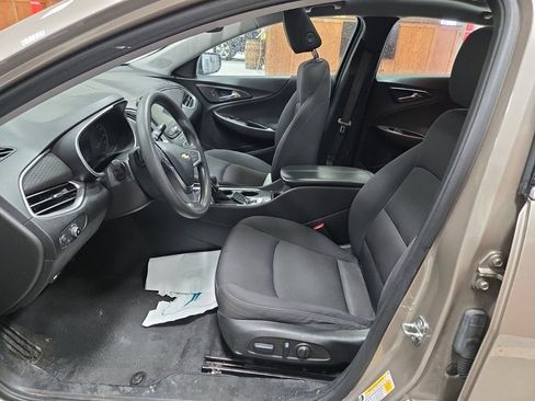 Used 2022 Chevrolet Malibu LT image 2