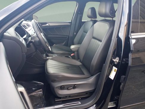 Used 2022 Volkswagen Tiguan SE R-Line image 17