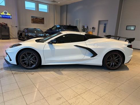 Used 2025 Chevrolet Corvette Stingray Premium Conv w/ Z51 Performance Package image 8