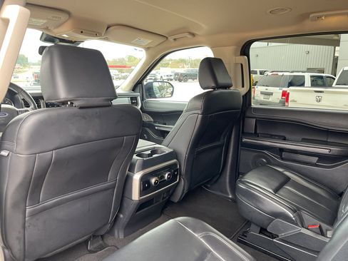 Used 2024 Ford Expedition XLT image 24