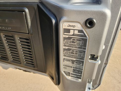 Used 2020 Jeep Wrangler Unlimited Sport S image 41