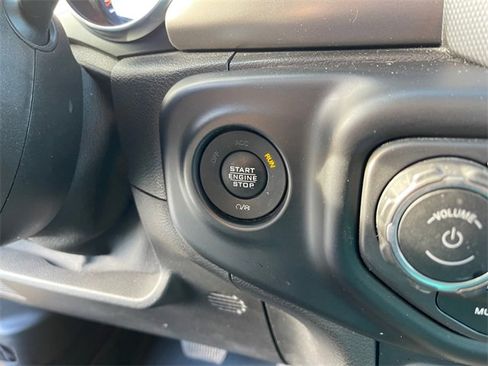 Used 2022 Jeep Gladiator Willys image 30