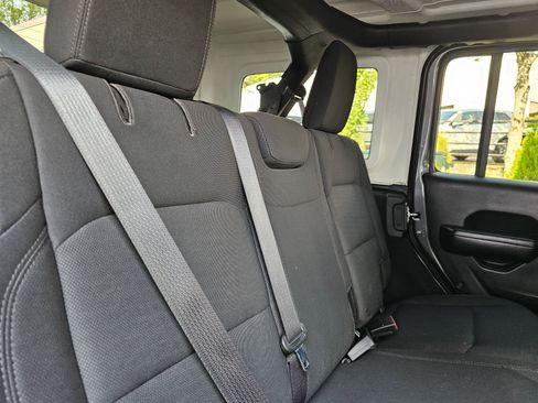 Used 2018 Jeep Wrangler Unlimited Sport S AWD/4WD image 13