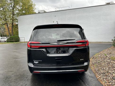 New 2026 Chrysler Pacifica Select image 5