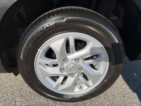 Certified 2025 Hyundai Venue SE image 36