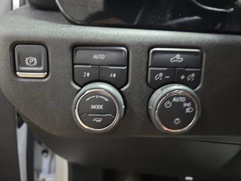Used 2025 Chevrolet Silverado 1500 LT AWD/4WD image 28
