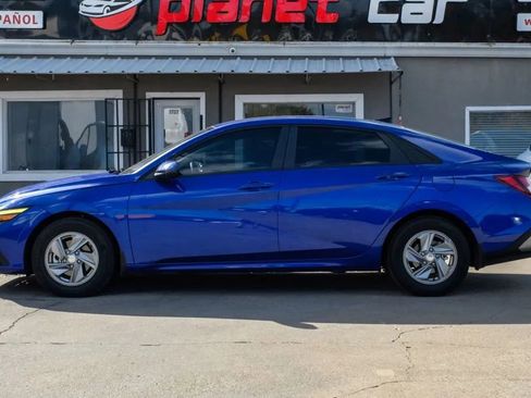 Used 2025 Hyundai Elantra SE FWD image 15