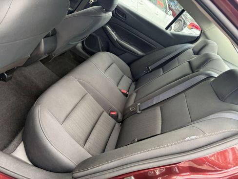Used 2024 Nissan Altima 2.5 SV FWD image 39