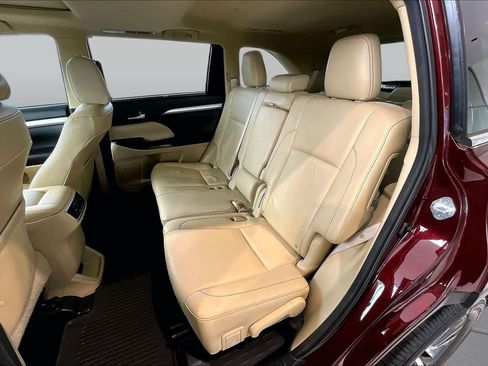 Used 2016 Toyota Highlander XLE FWD image 22