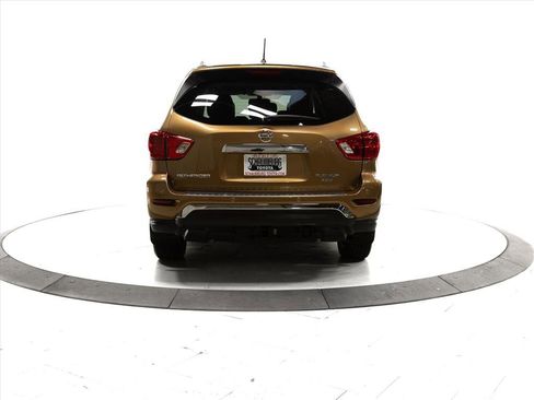 Used 2017 Nissan Pathfinder Platinum w/ Family Entertainment Package image 9