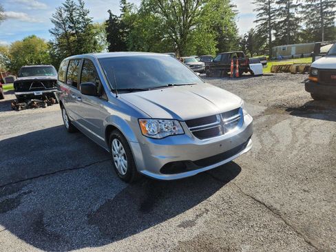Used 2016 Dodge Grand Caravan SE w/ Quick Order Package 29E SE FWD image 3