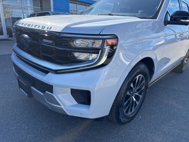 Used 2025 Ford Expedition Platinum AWD/4WD image 2