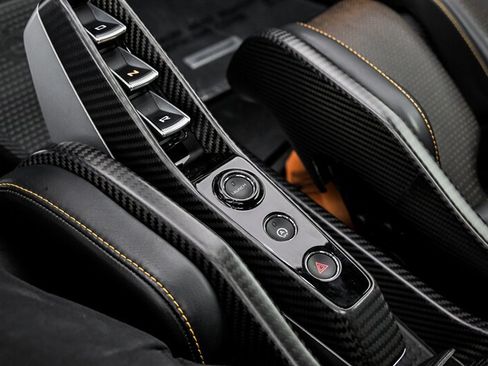 Used 2019 McLaren Senna RWD image 41