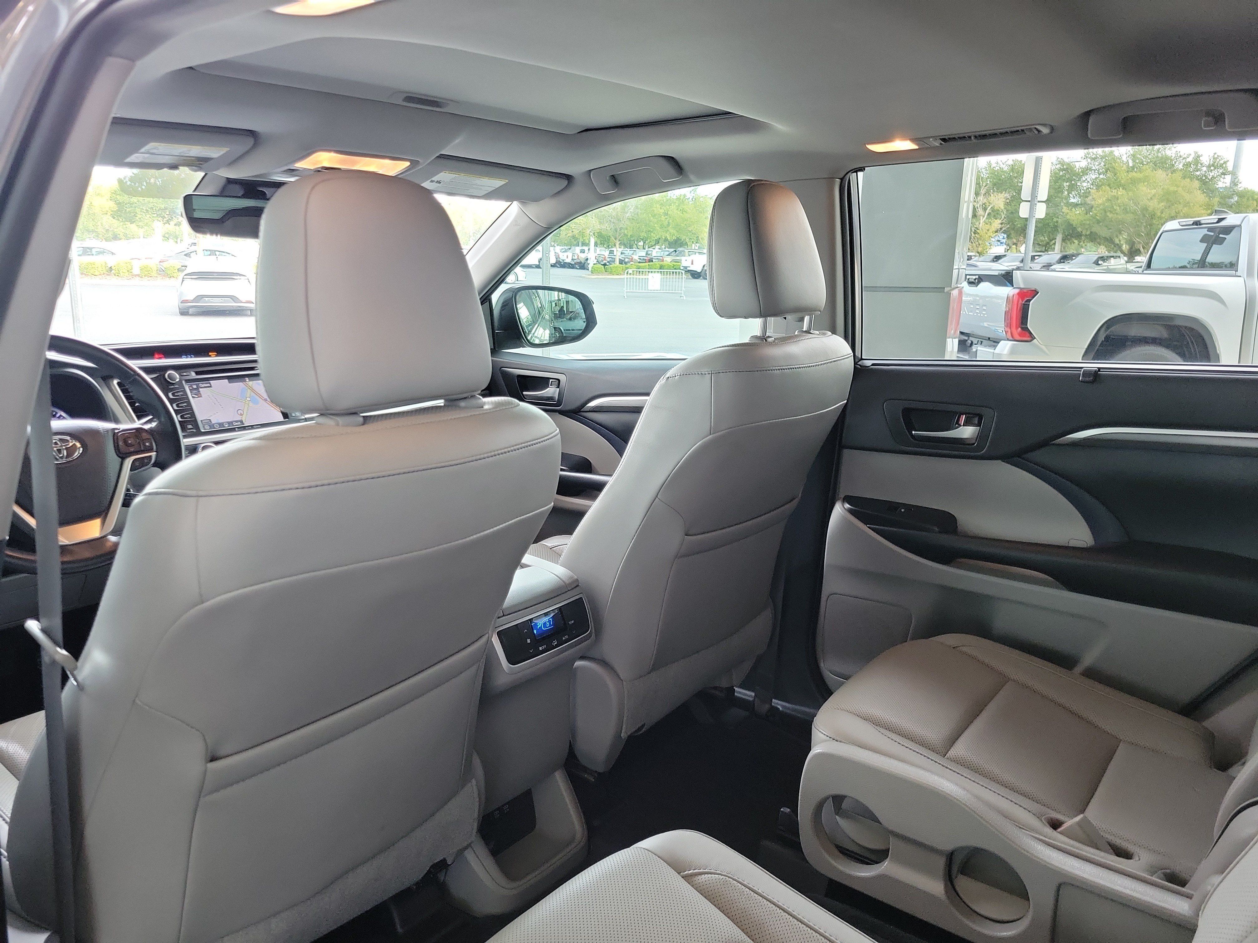 Used 2019 Toyota Highlander Limited FWD image 27