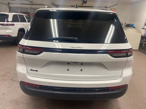 Certified 2024 Jeep Grand Cherokee Altitude image 14