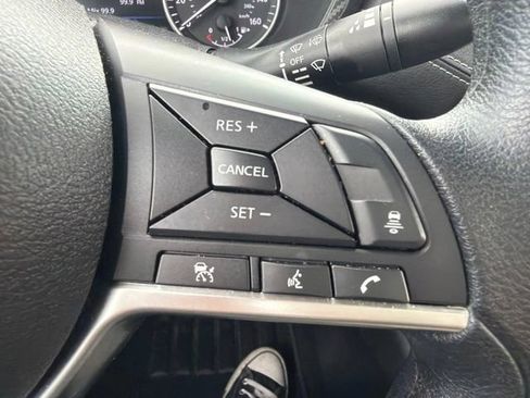 Used 2025 Nissan Sentra SV FWD image 30