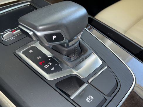 Used 2020 Audi Q5 Prestige image 40