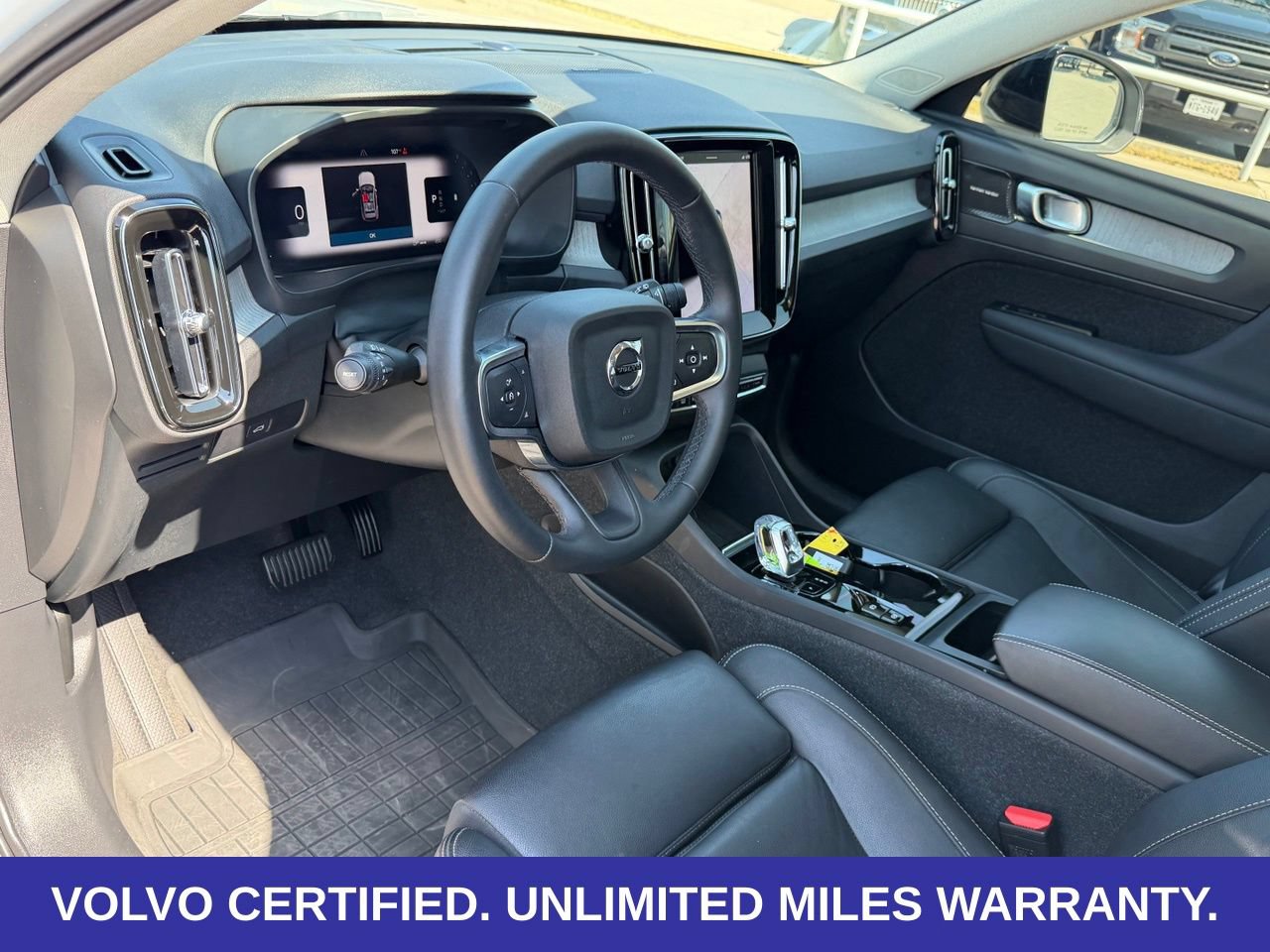 Certified 2024 Volvo XC40 B5 Ultimate AWD/4WD image 16