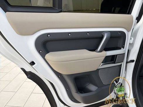 Used 2024 Land Rover Defender 130 X-Dynamic SE image 19