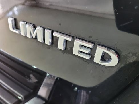 Used 2018 Jeep Grand Cherokee Limited image 25