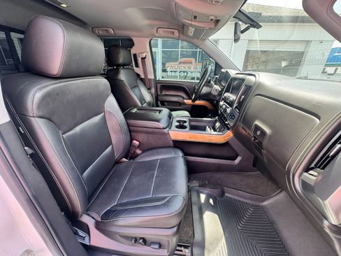 Used 2018 Chevrolet Silverado 1500 LTZ w/ LTZ Plus Package AWD/4WD image 8