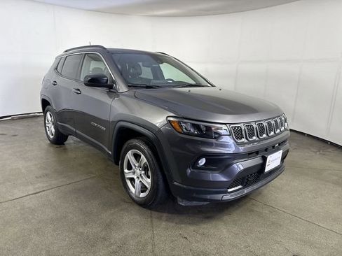 Used 2023 Jeep Compass Latitude w/ Sun and Sound Group image 3