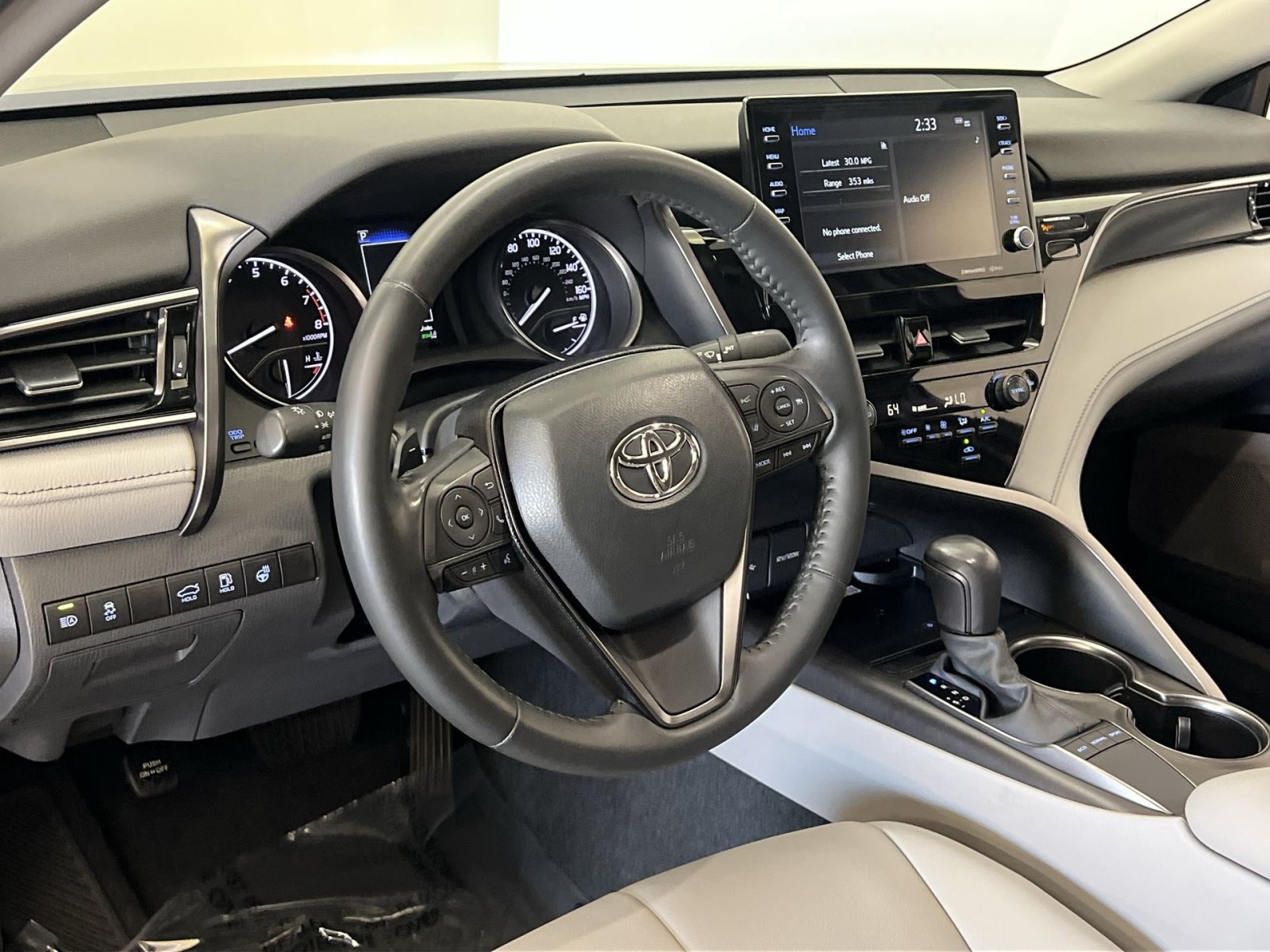 Used 2023 Toyota Camry SE w/ Cold Weather Package FWD image 15
