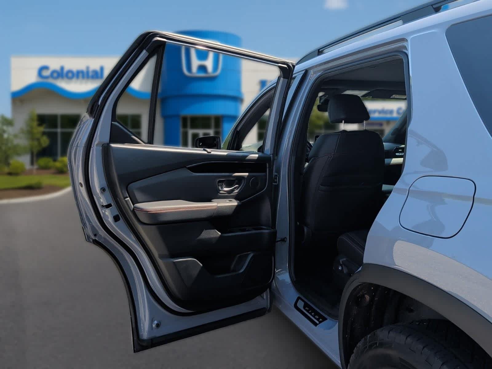 Used 2025 Honda Pilot TrailSport image 26