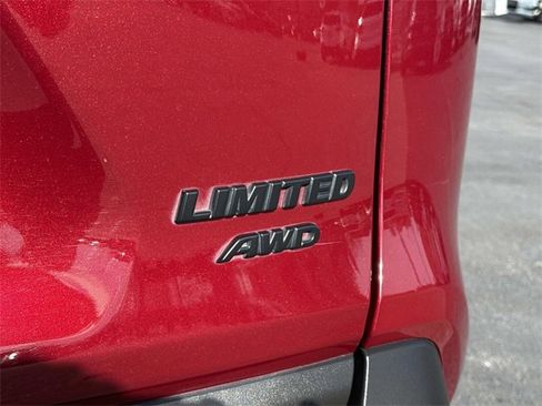 Used 2019 Toyota RAV4 Limited image 4