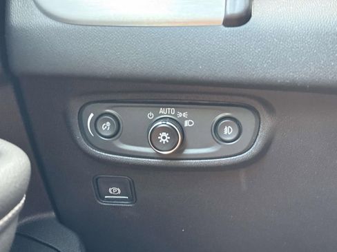 Used 2022 GMC Terrain SLT image 18