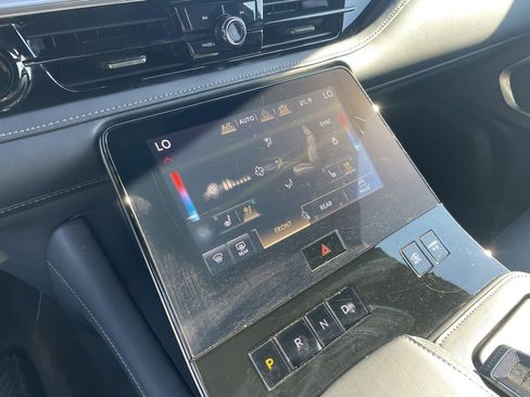 Used 2025 INFINITI QX80 Autograph image 16