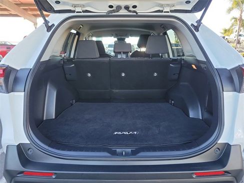 Used 2019 Toyota RAV4 LE image 27