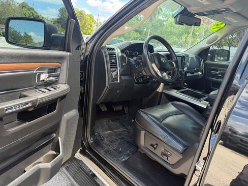 Used 2014 RAM 1500 Laramie w/ Convenience Group image 18