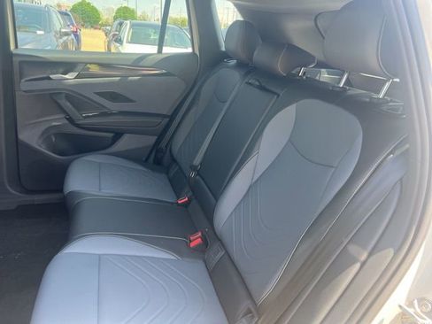 New 2026 Volkswagen Tiguan SE R-Line AWD/4WD image 8