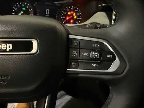 Used 2023 Jeep Compass Limited image 30