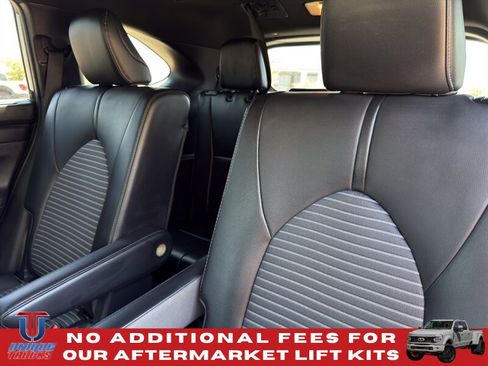 Used 2021 Toyota Highlander XSE AWD/4WD image 23