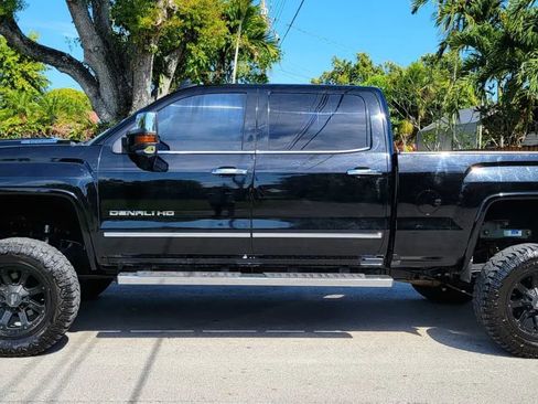 Used 2017 GMC Sierra 2500 Denali w/ Duramax Plus Package image 10